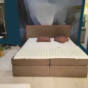 Lit Boxspring moderne marron avec matelas confortable comme neuf à Ropraz